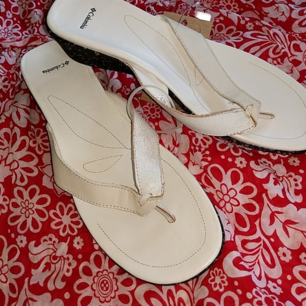 COLUMBIA NWT Sapphire White Flip Flops Sandals 11